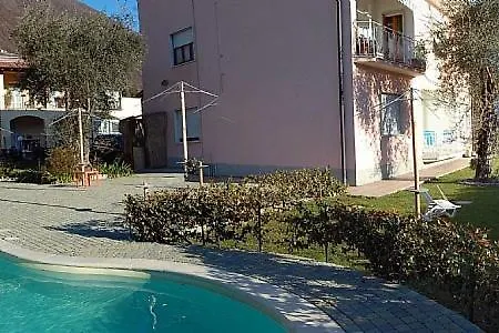 Villa Sleeps 8 Pool Wifi Ossuccio