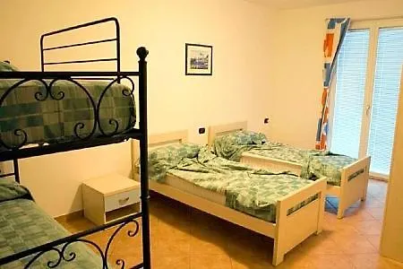 Villa Sleeps 8 Pool Wifi